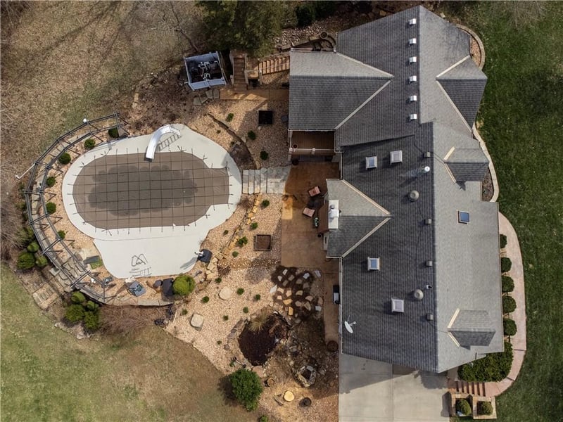 13776 Lookout Dr, Kansas City, MO 64139