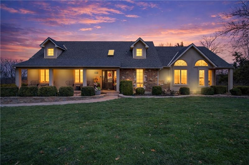 13776 Lookout Dr, Kansas City, MO 64139