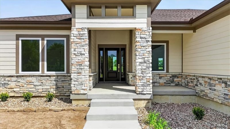 422 Lakota Dr, Adrian, MO 64720