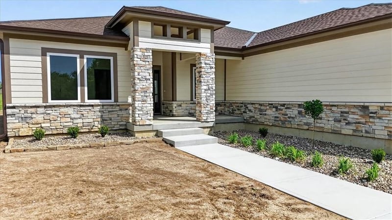 422 Lakota Dr, Adrian, MO 64720