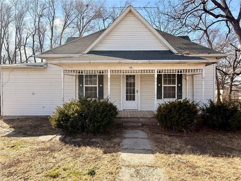 416 5th St, Hopkins, MO 64461