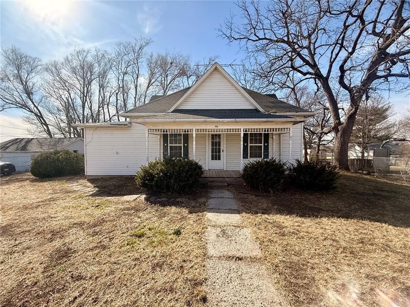 416 5th St, Hopkins, MO 64461