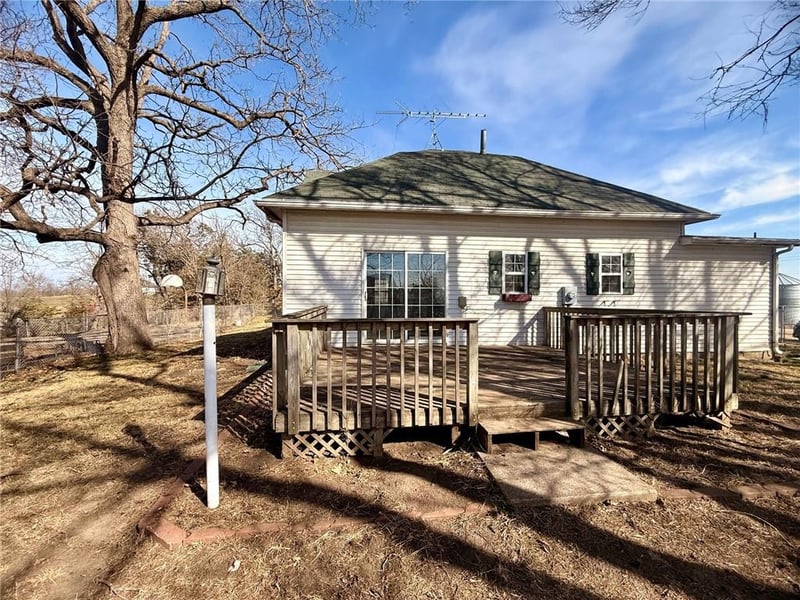 416 5th St, Hopkins, MO 64461