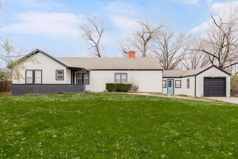 600 101st Ter, Kansas City, MO 64114