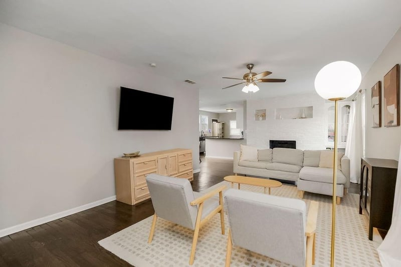 600 101st Ter, Kansas City, MO 64114