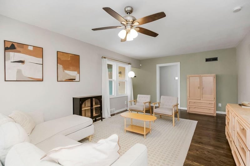 600 101st Ter, Kansas City, MO 64114