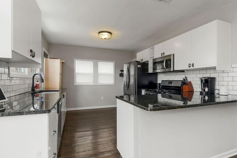 600 101st Ter, Kansas City, MO 64114