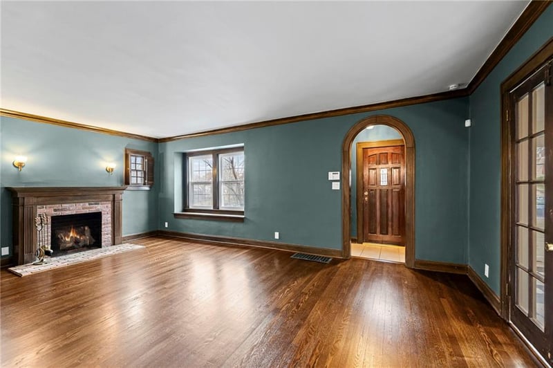 319 70th Ter, Kansas City, MO 64113