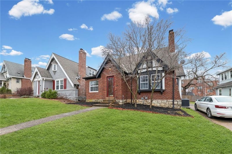 319 70th Ter, Kansas City, MO 64113