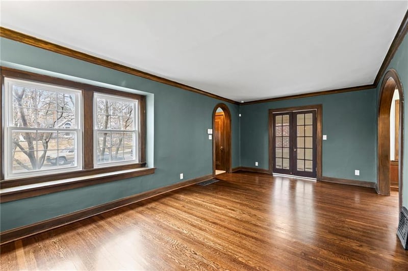 319 70th Ter, Kansas City, MO 64113