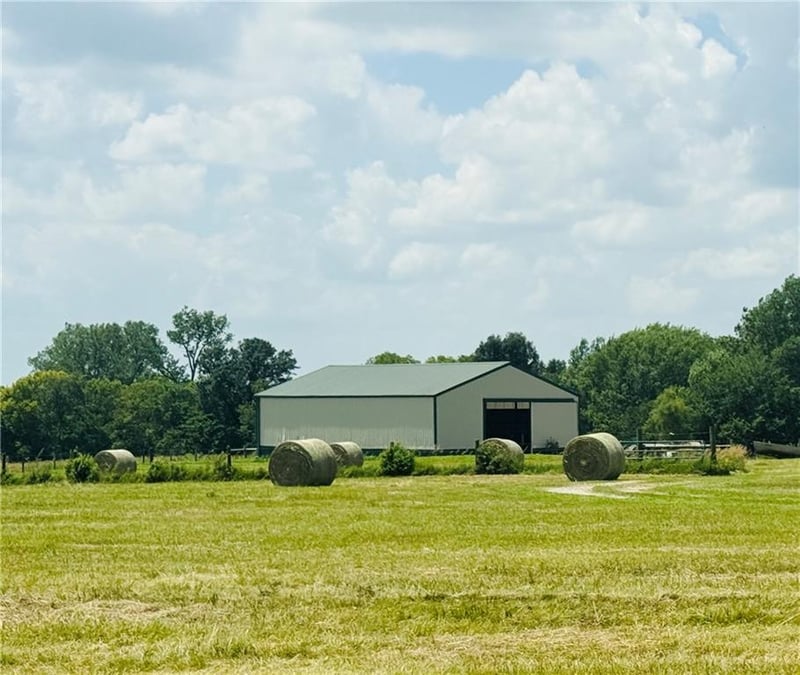 15820 Short Ln, Smithville, MO 64089