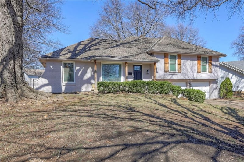 800 122nd St, Kansas City, MO 64145