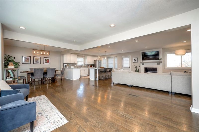 800 122nd St, Kansas City, MO 64145