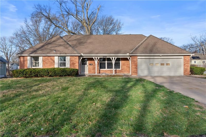 5702 Halsey St, Shawnee, KS 66216