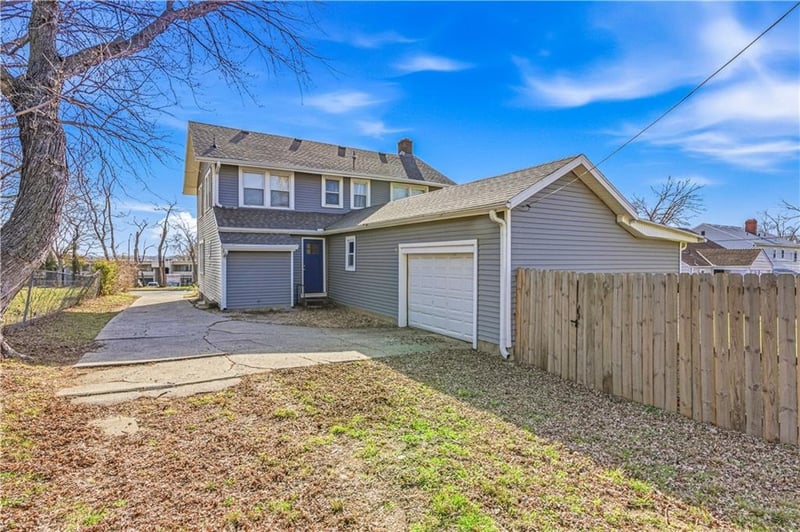 5978 Blue Hills Rd, Kansas City, MO 64110