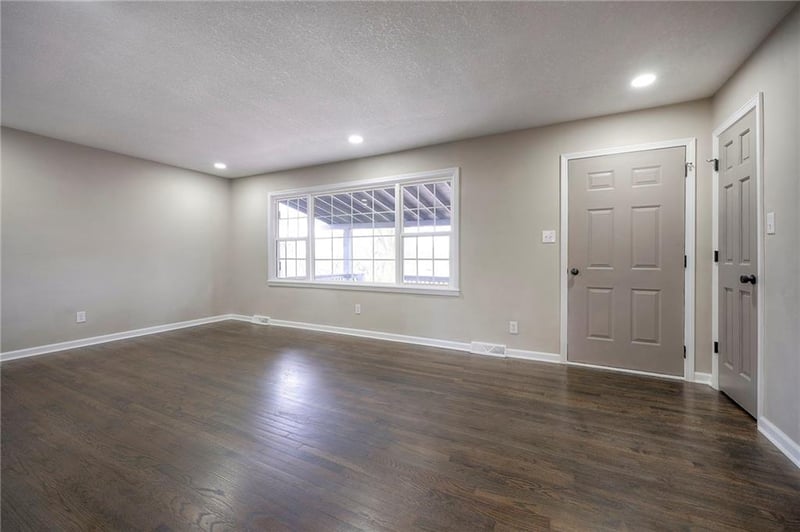 6728 Montana Ct, Kansas City, KS 66111