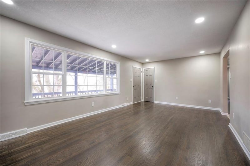 6728 Montana Ct, Kansas City, KS 66111