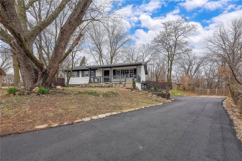 6728 Montana Ct, Kansas City, KS 66111