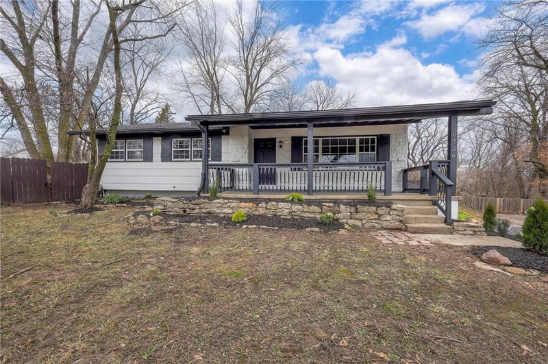 6728 Montana Ct, Kansas City, KS 66111