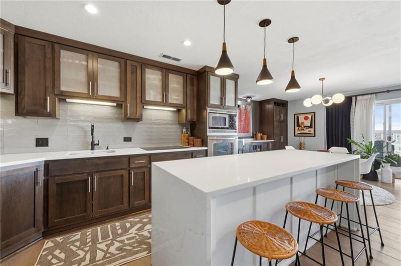 221 48th St #1402, Kansas City, MO 64112