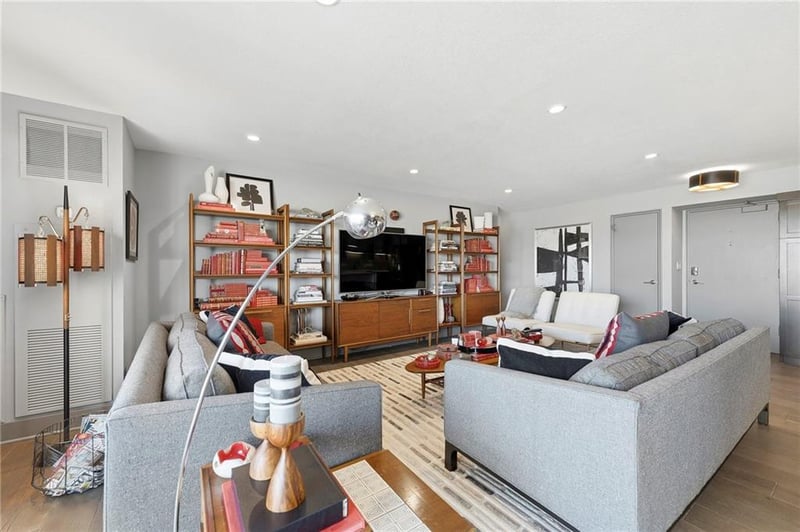 221 48th St #1402, Kansas City, MO 64112