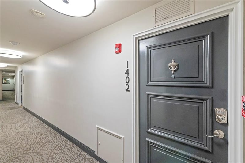 221 W 48th St #1402, Kansas City, MO 64112