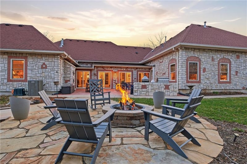 8855 Monticello Rd, Lenexa, KS 66227