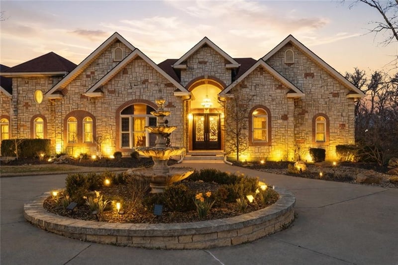 8855 Monticello Rd, Lenexa, KS 66227