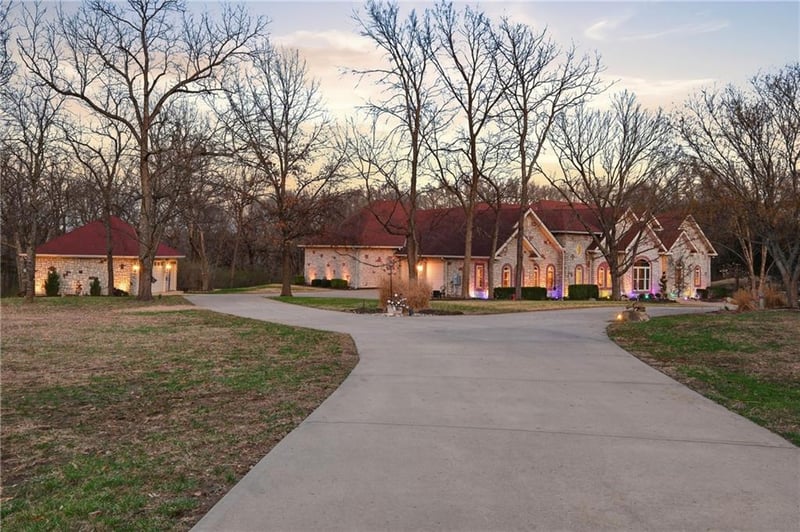 8855 Monticello Rd, Lenexa, KS 66227