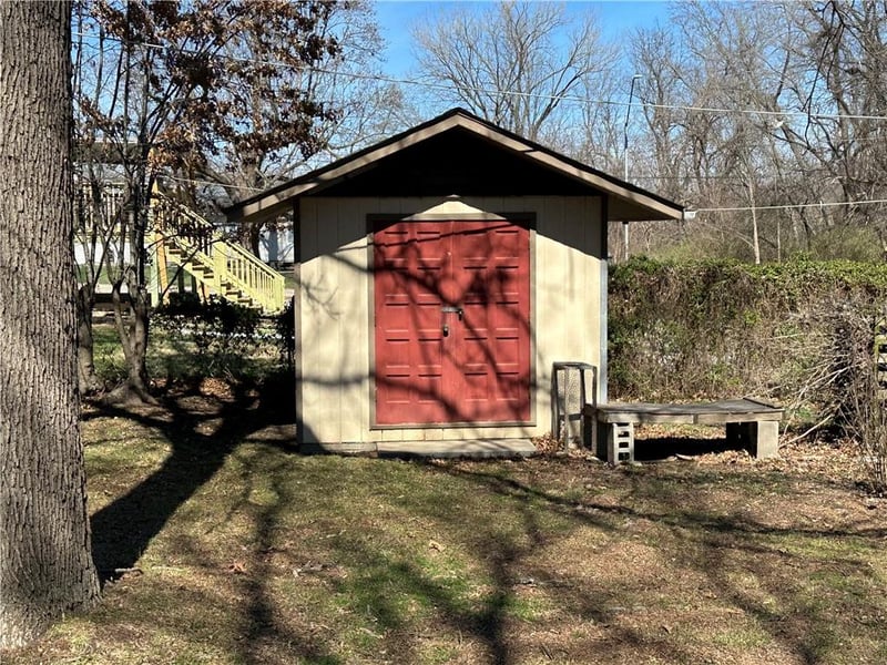 10303 Richmond Ave, Kansas City, MO 64134