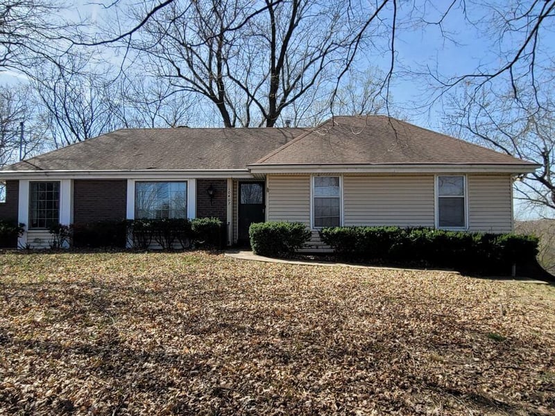 10407 Crooked Rd, Parkville, MO 64152