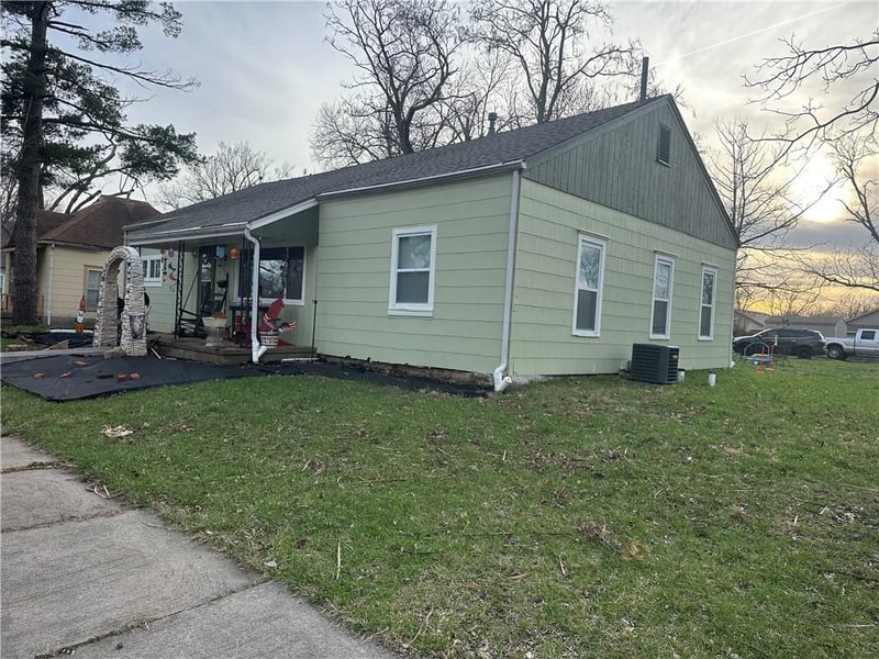 736 Sycamore St, Ottawa, KS 66067