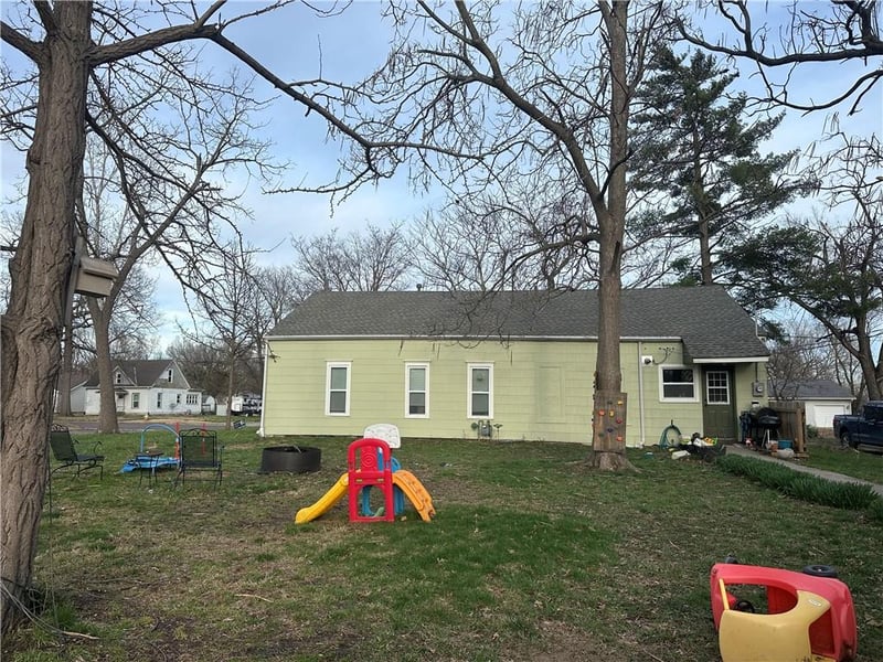 736 Sycamore St, Ottawa, KS 66067