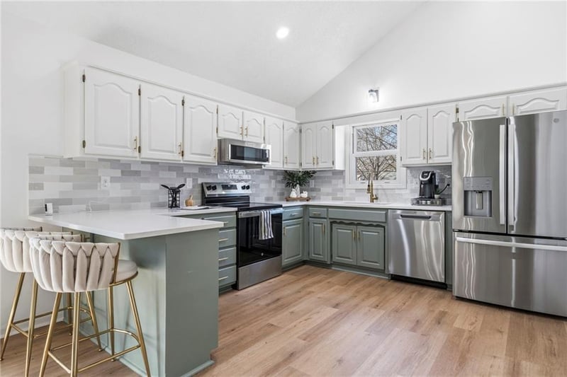 10809 76th St, Overland Park, KS 66214