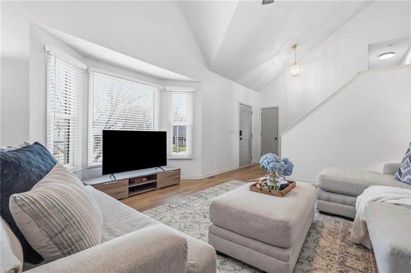 10809 76th St, Overland Park, KS 66214