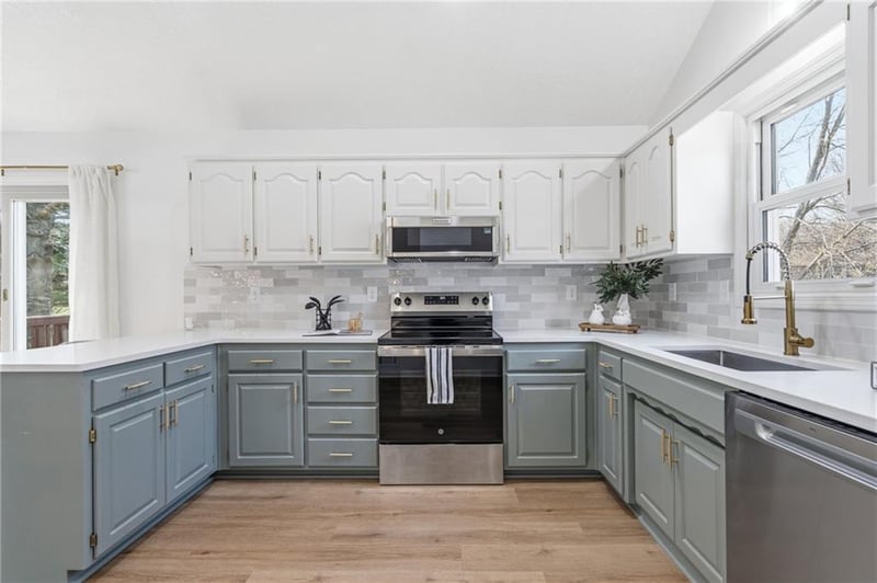 10809 76th St, Overland Park, KS 66214