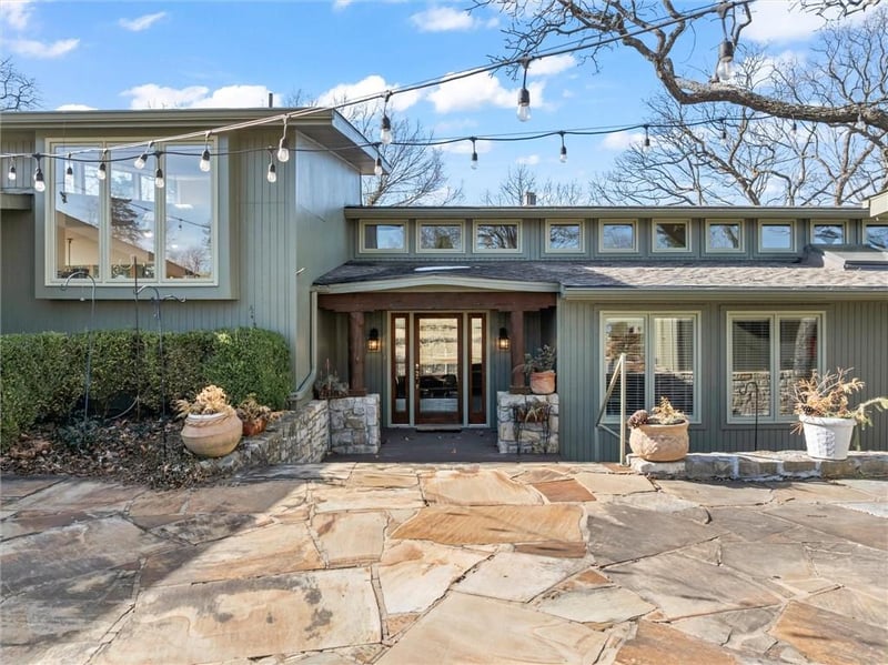 254 Arapahoe Cir, Lake Quivira, KS 66217