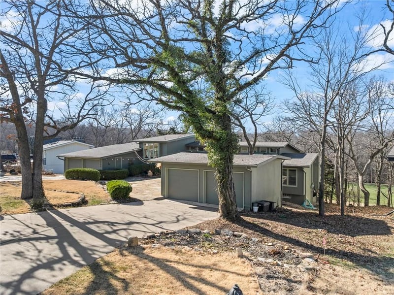 254 Arapahoe Cir, Lake Quivira, KS 66217