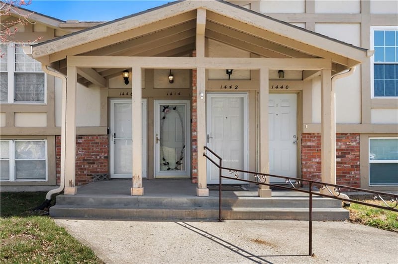 1444 64th Ter, Kansas City, MO 64118