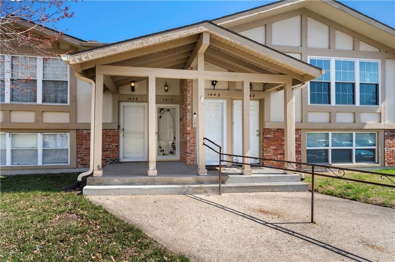 1444 64th Ter, Kansas City, MO 64118