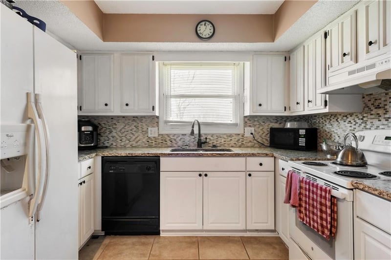 1444 NW 64th Ter, Kansas City, MO 64118