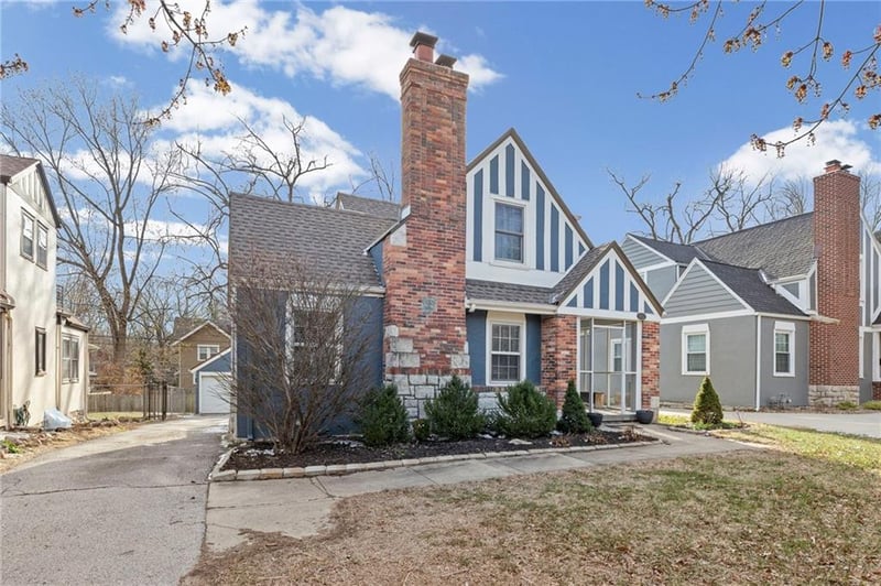 7411 Ward Pw, Kansas City, MO 64114