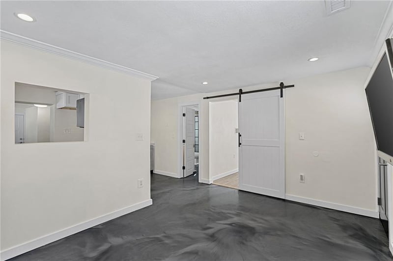 8933 Mcgee St, Kansas City, MO 64114