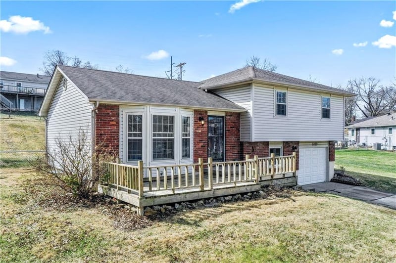 5229 Lakewood St, Kansas City, KS 66106