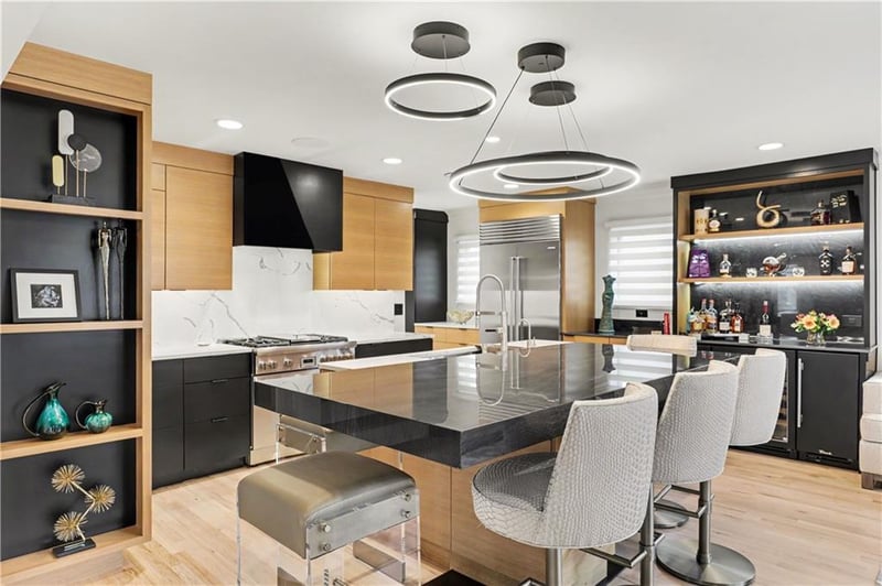 6251 Wornall Rd, Kansas City, MO 64113