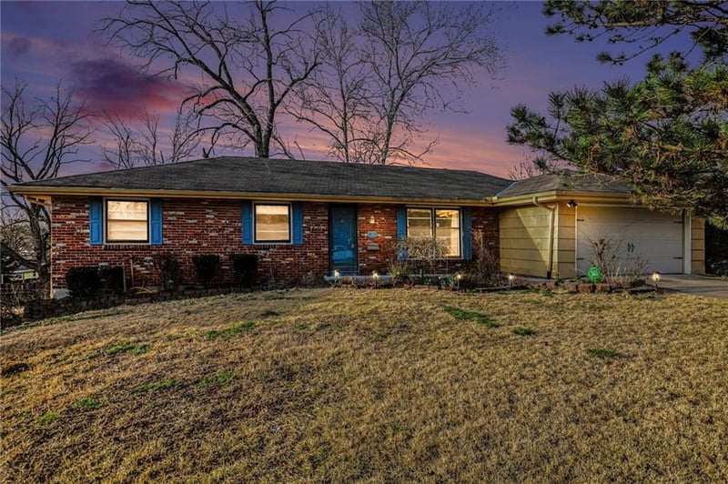 717 101st St, Kansas City, MO 64114