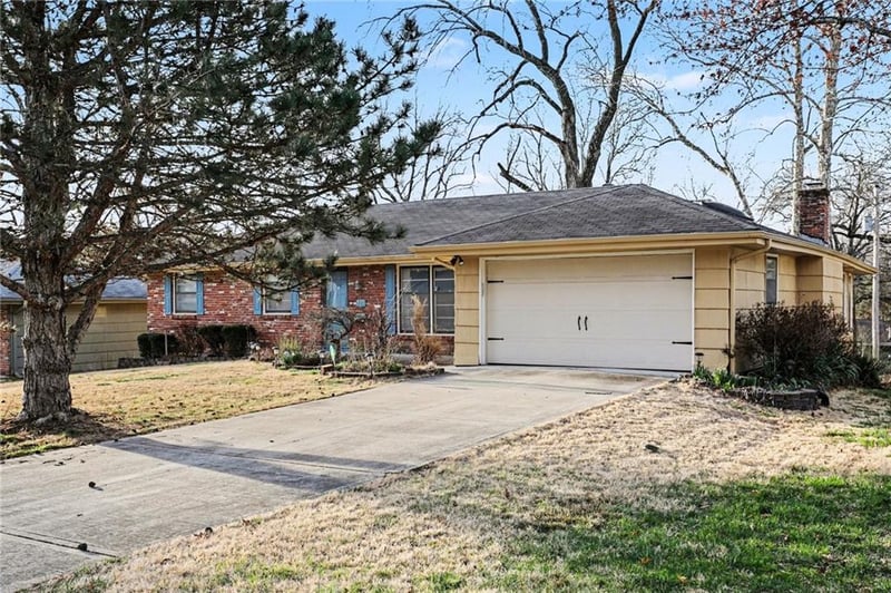 717 101st St, Kansas City, MO 64114