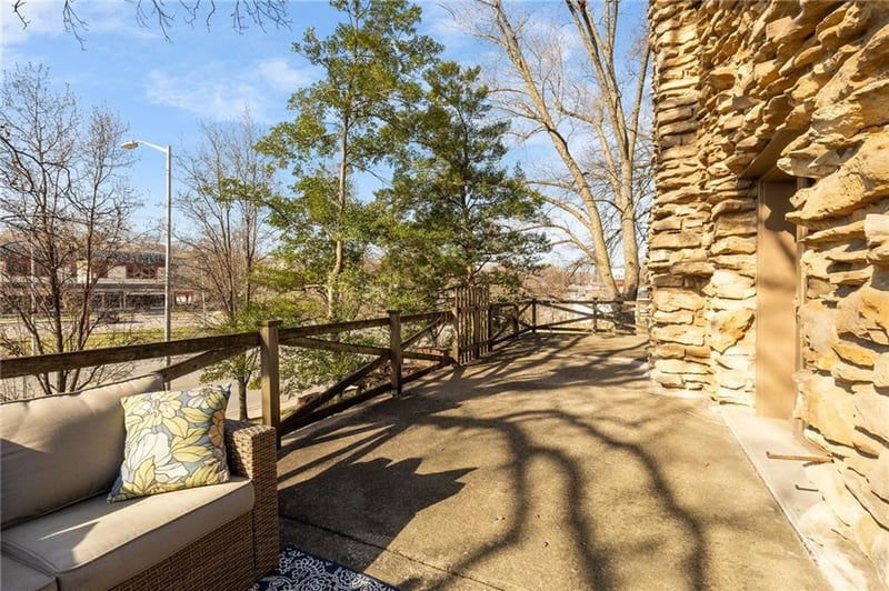 820 85th St, Kansas City, MO 64131