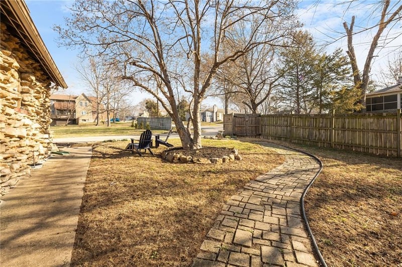 820 85th St, Kansas City, MO 64131