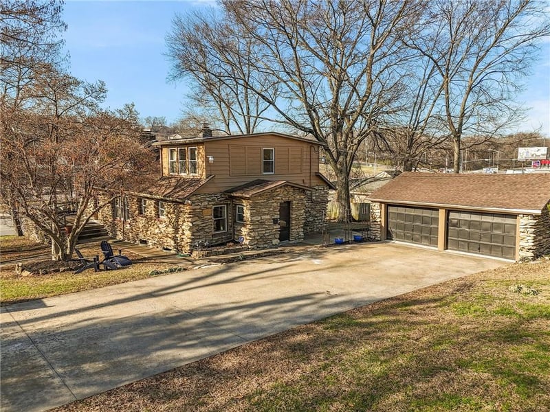 820 85th St, Kansas City, MO 64131